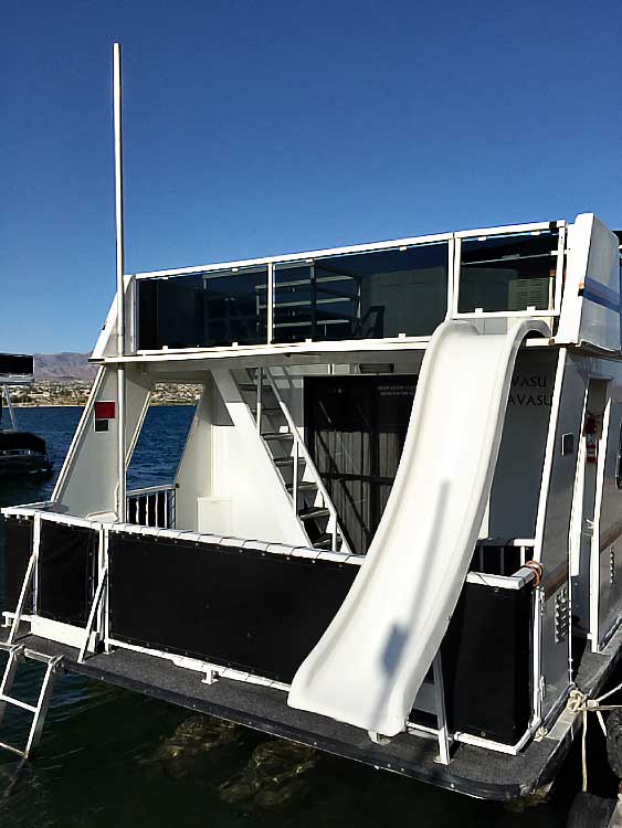 60' DELUXE Houseboat Image