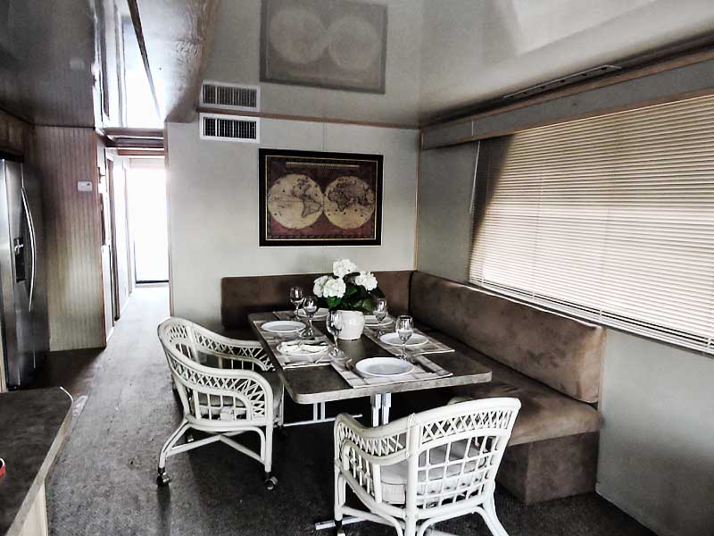 67' VIP Houseboat Image