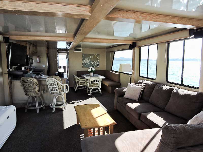 67' VIP Houseboat Image