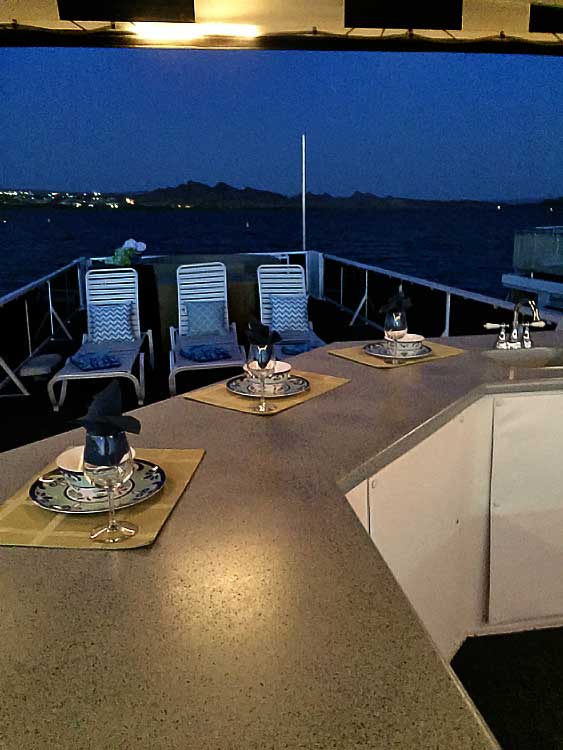 67' VIP Houseboat Image