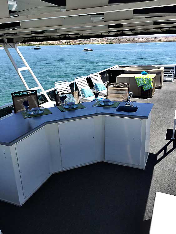 67' VIP Houseboat Image