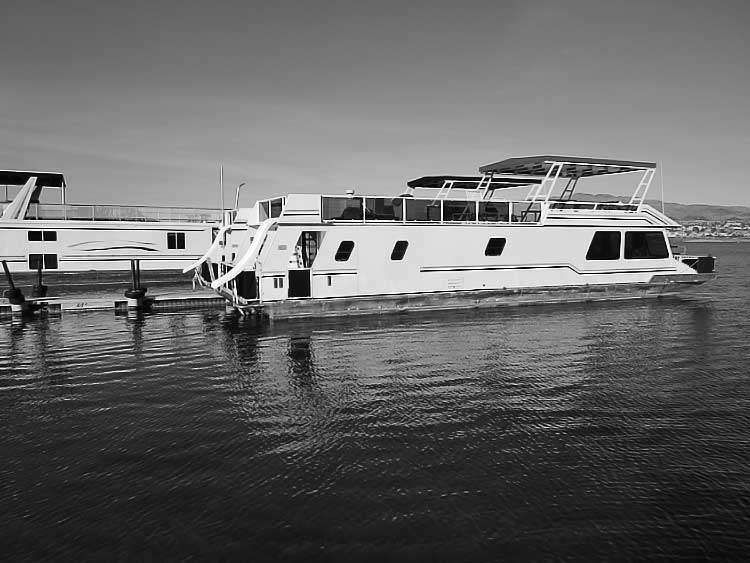 67' VIP Houseboat Image