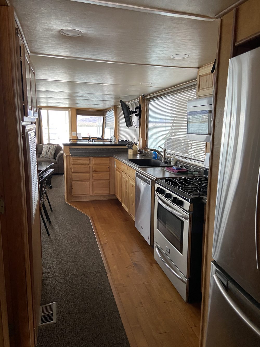 72' FUN SEEKER Houseboat Image