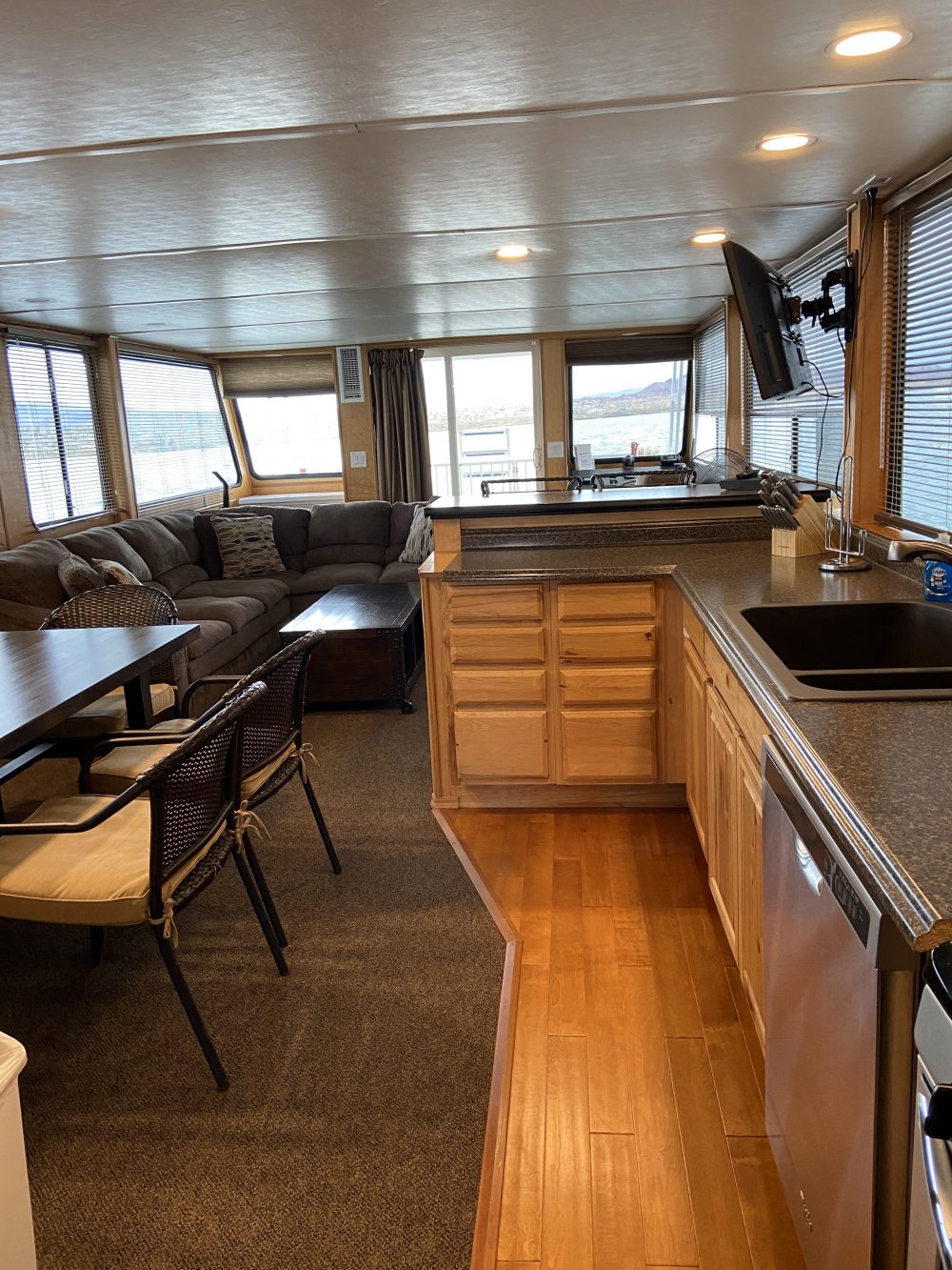 72' FUN SEEKER Houseboat Image