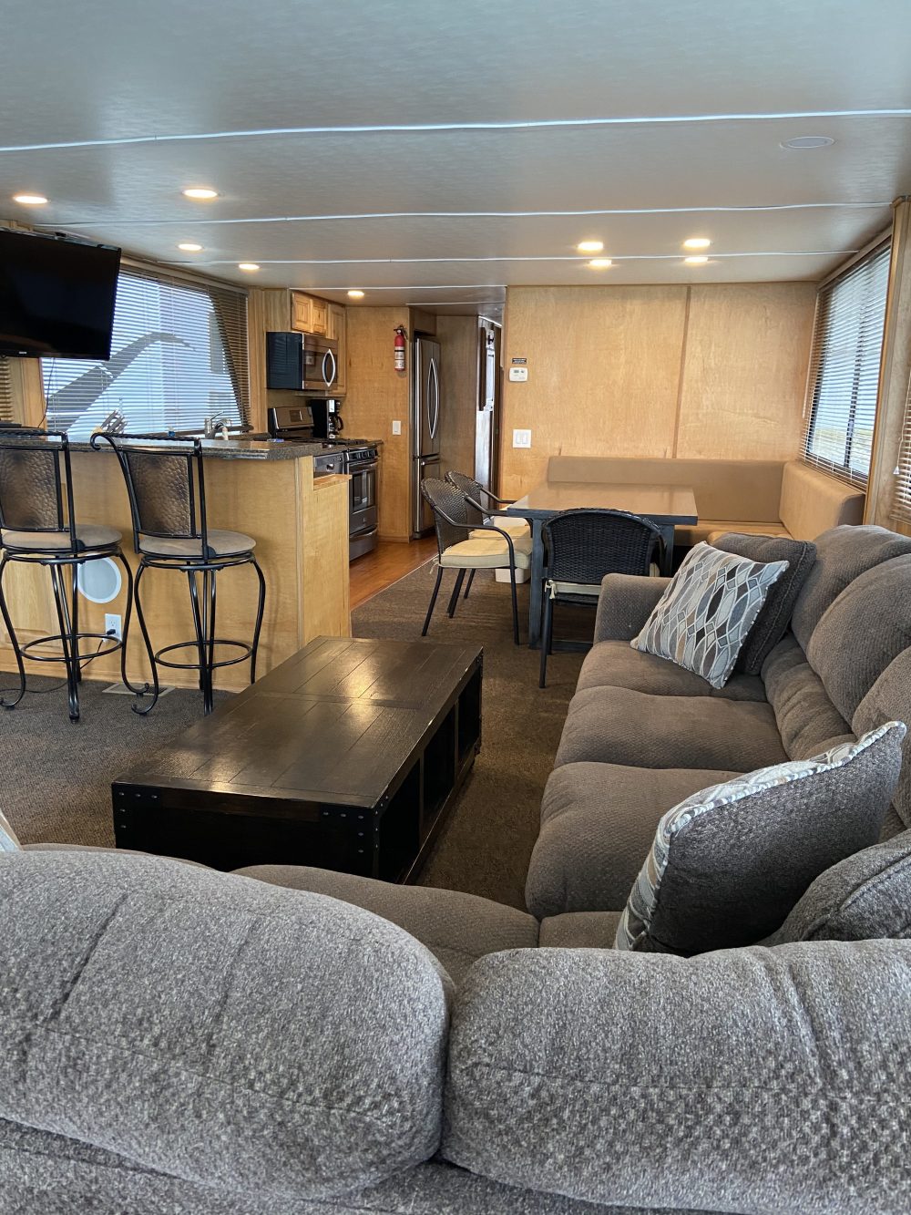 72' FUN SEEKER Houseboat Image