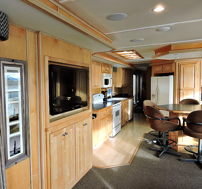 75' EXECUTIVE Houseboat Image