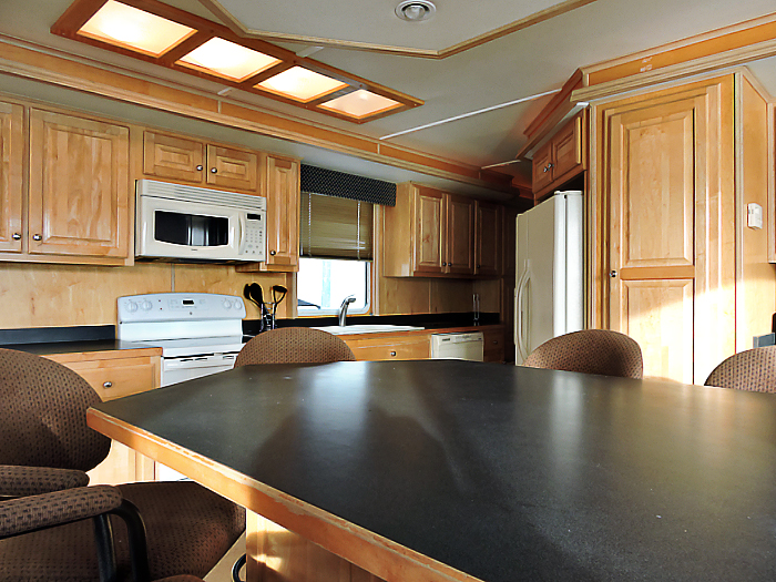 75' EXECUTIVE Houseboat Image