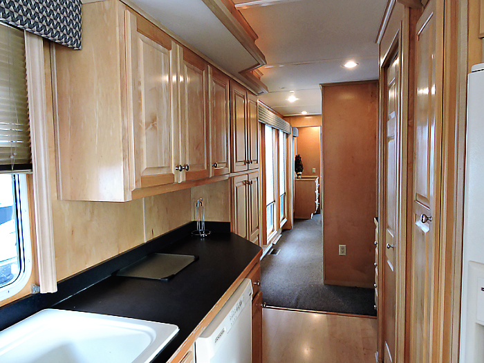 75' EXECUTIVE Houseboat Image