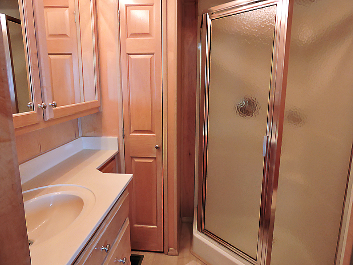 75' EXECUTIVE Houseboat Image