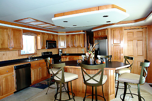 85' ODYSSEY Houseboat Image