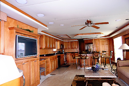 85' ODYSSEY Houseboat Image