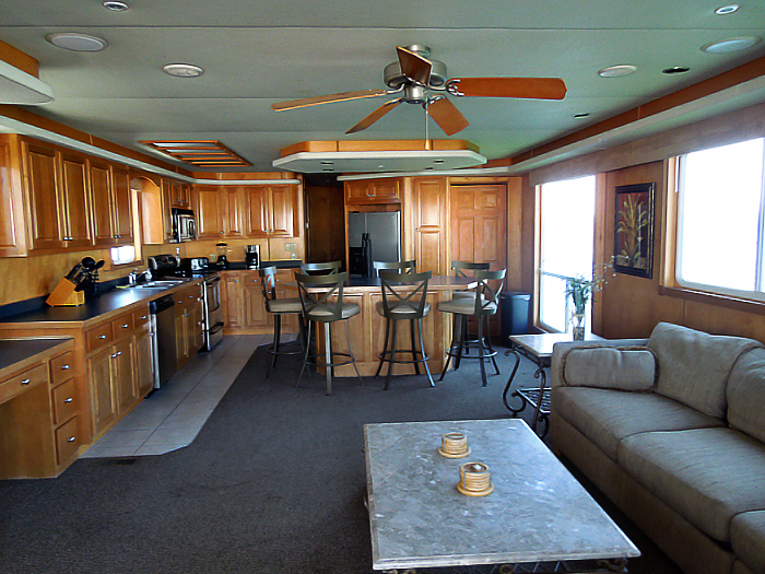 85' ODYSSEY Houseboat Image