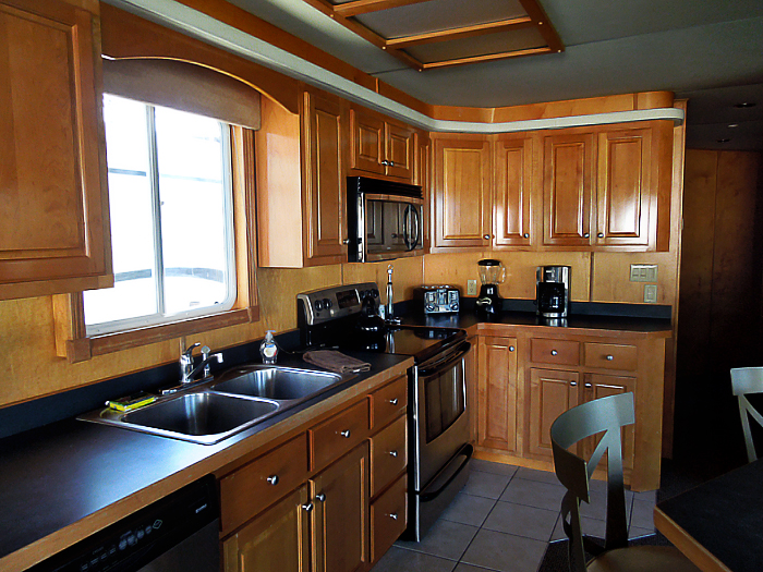 85' ODYSSEY Houseboat Image