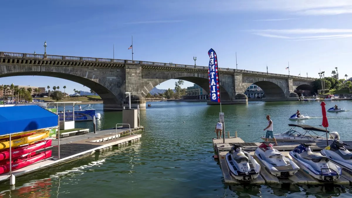Los Angeles Times | Sleep on the water in style